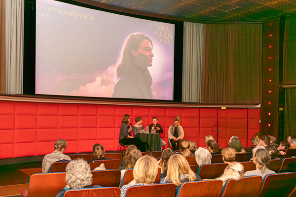 Premiere des Films "Vier minus drei" im Wiener Gartenbaukino.