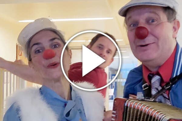 Clownin Rita, sowie Clown Guido mit Ziehharmonika.