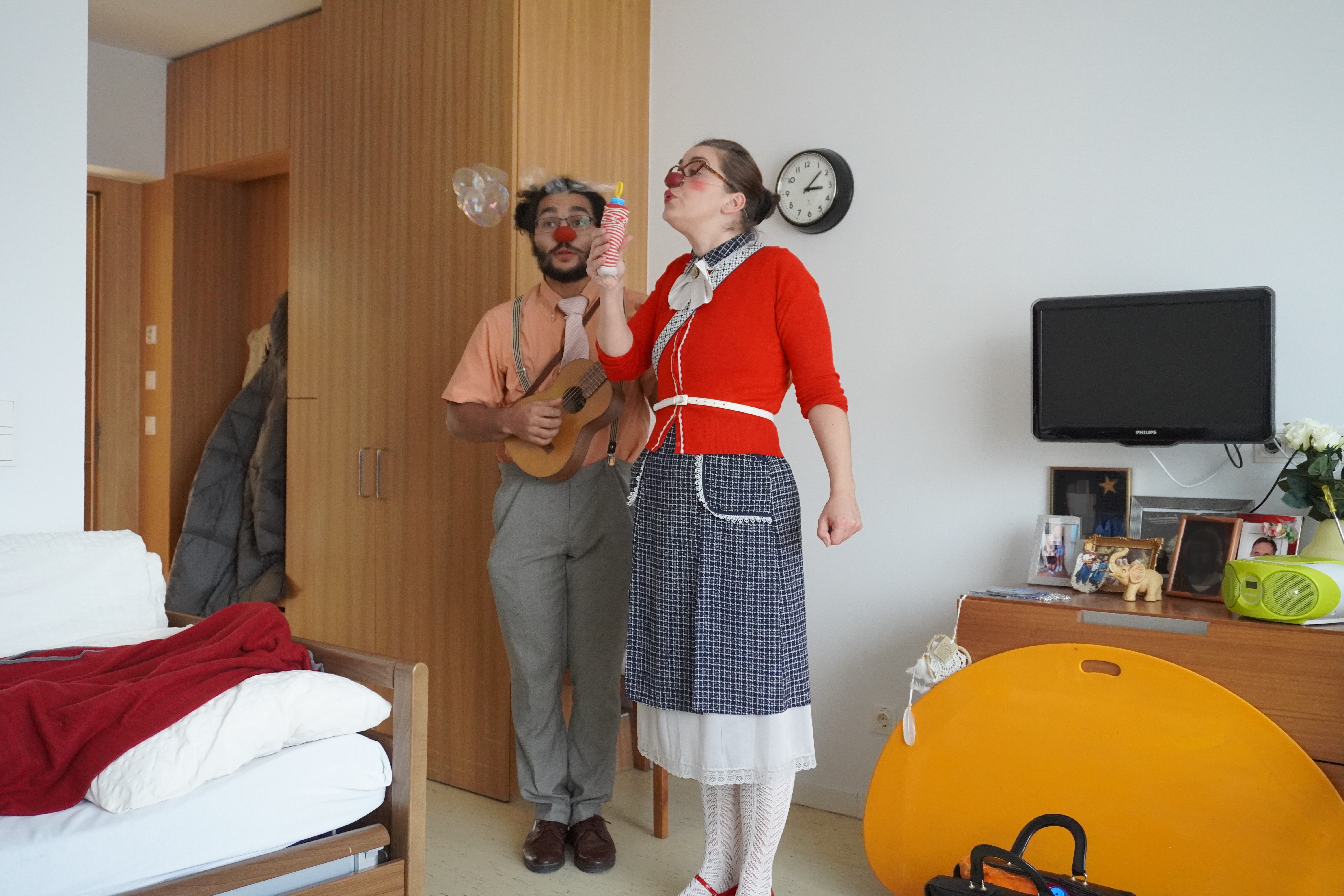 Clownin Hildegard und Clown Ferdinand im Pflegewohnheim.
