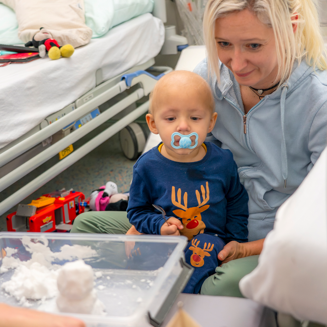 Der kleine Levi und seine Mutter.